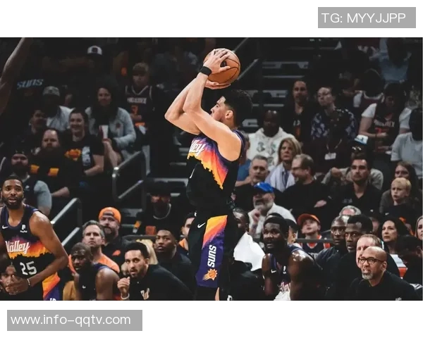 布克谈投篮手部动作是否算球的一部分引发热议